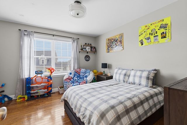 10 Carousel Ter, Dartmouth, MA 02747