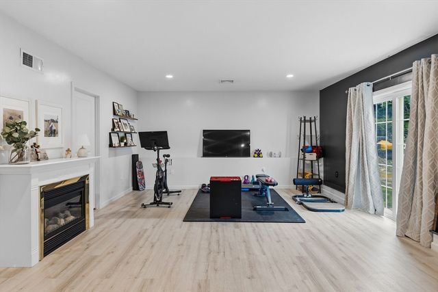 10 Carousel Ter, Dartmouth, MA 02747