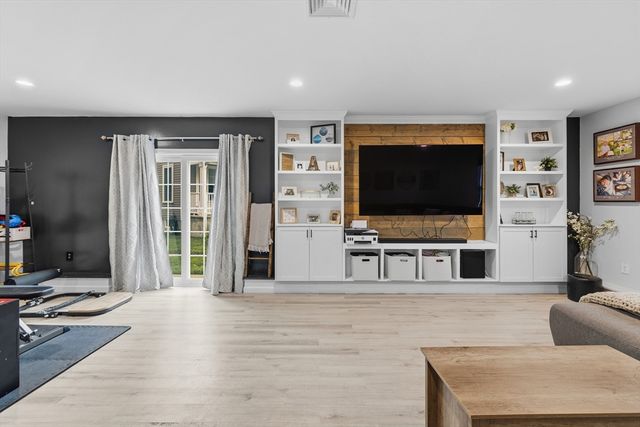 10 Carousel Ter, Dartmouth, MA 02747