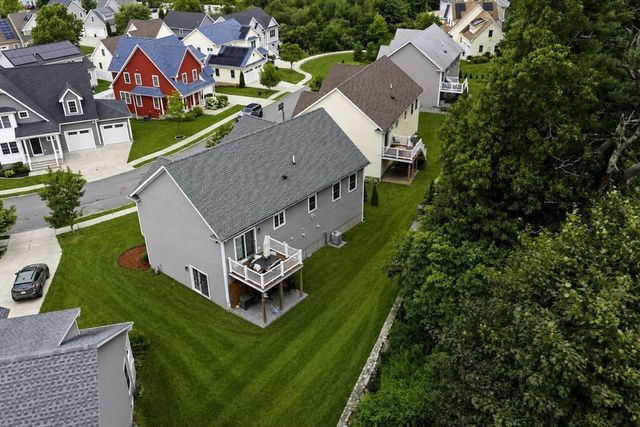 10 Carousel Ter, Dartmouth, MA 02747