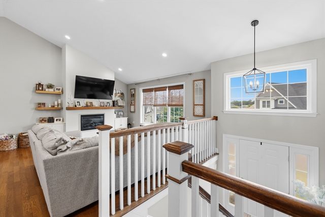 10 Carousel Ter, Dartmouth, MA 02747