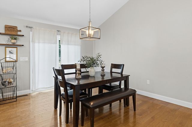 10 Carousel Ter, Dartmouth, MA 02747