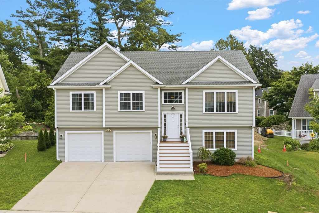 10 Carousel Ter, Dartmouth, MA 02747