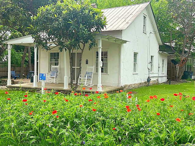 475 Butcher St, New Braunfels, TX 78130