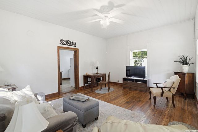 475 Butcher St, New Braunfels, TX 78130