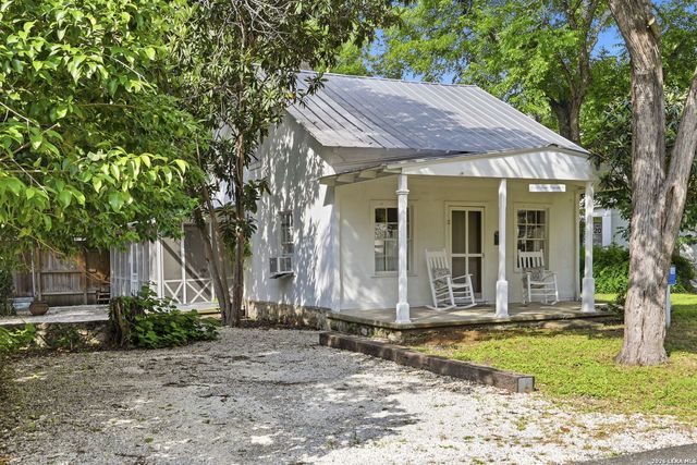 475 Butcher St, New Braunfels, TX 78130