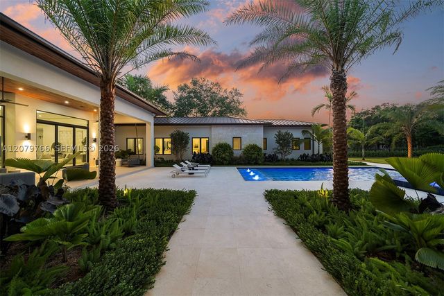 10860 SW 67th Ct, Pinecrest, FL 33156