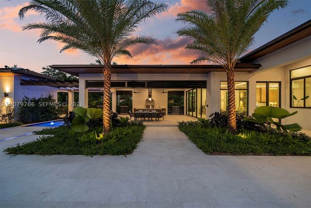 10860 SW 67th Ct, Pinecrest, FL 33156