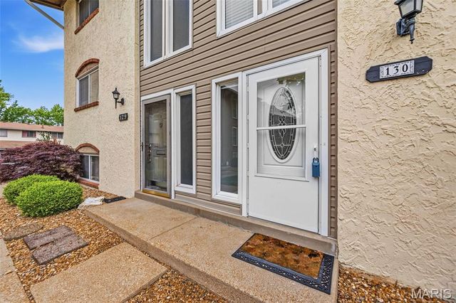 130 Carmel Woods Drive, Ellisville, MO 63021