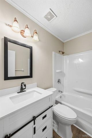 130 Carmel Woods Drive, Ellisville, MO 63021