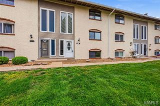 130 Carmel Woods Drive, Ellisville, MO 63021