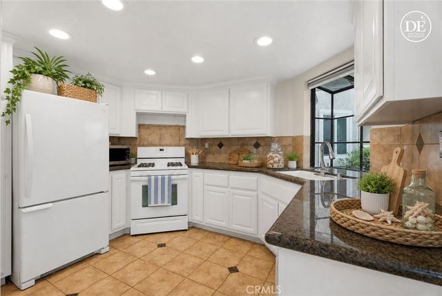 4682 Warner C-113, Huntington Beach, CA 92649