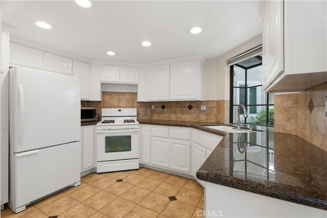4682 Warner C-113, Huntington Beach, CA 92649