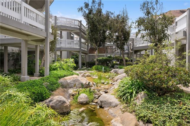 4682 Warner C-113, Huntington Beach, CA 92649