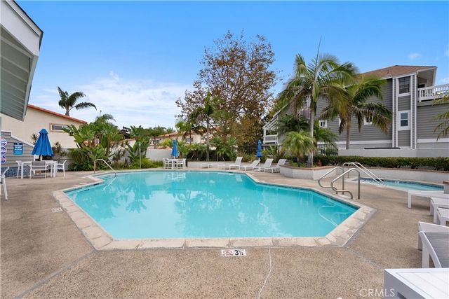 4682 Warner C-113, Huntington Beach, CA 92649