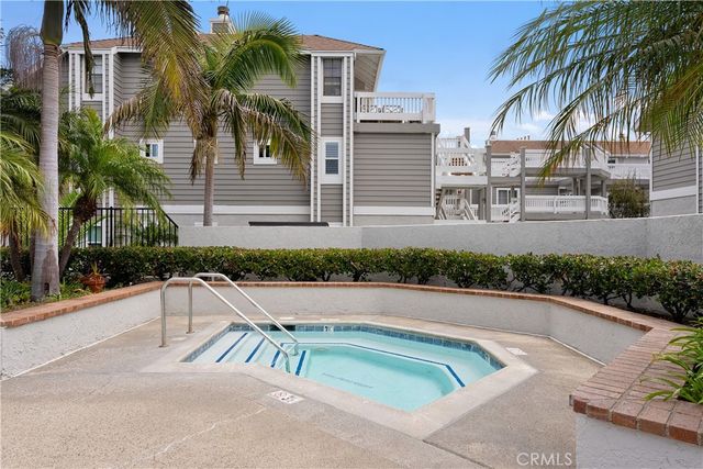 4682 Warner C-113, Huntington Beach, CA 92649