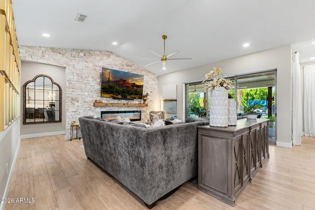 2776 E TAURUS Place, Chandler, AZ 85249