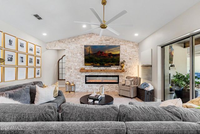 2776 E TAURUS Place, Chandler, AZ 85249