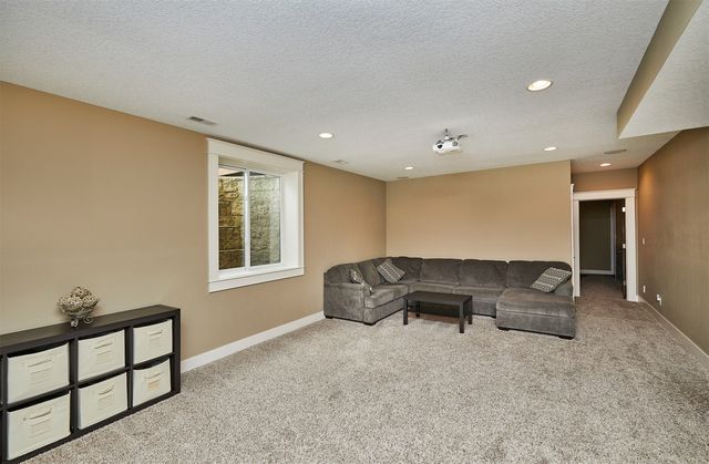 3815 148th Street, Urbandale, IA 50323