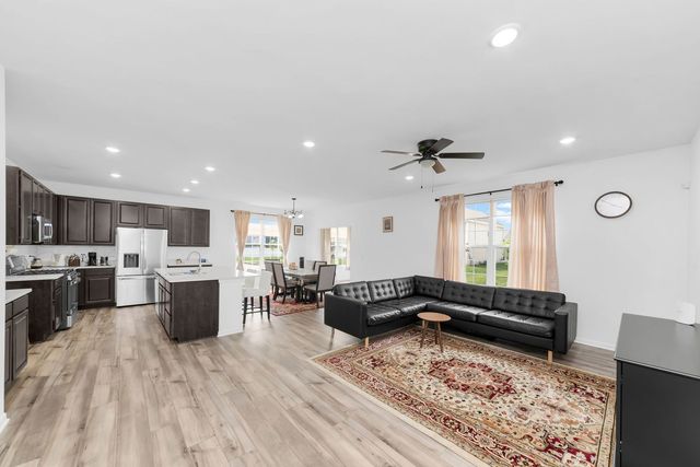 135 S Devoe Drive, Oswego, IL 60543