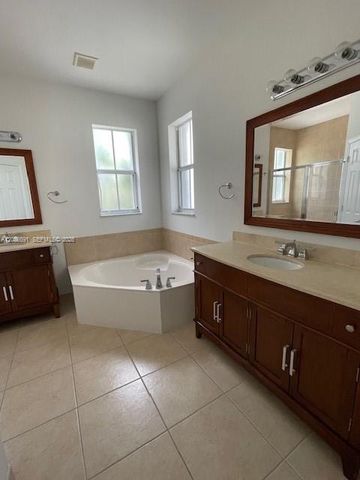 10731 NW 74th Ter ., Doral, FL 33178