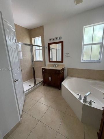 10731 NW 74th Ter ., Doral, FL 33178