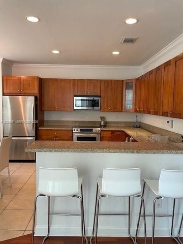 10731 NW 74th Ter ., Doral, FL 33178