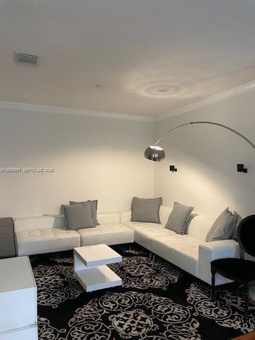 10731 NW 74th Ter ., Doral, FL 33178