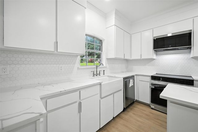 3719 Dahlia Drive, Grand Prairie, TX 75052