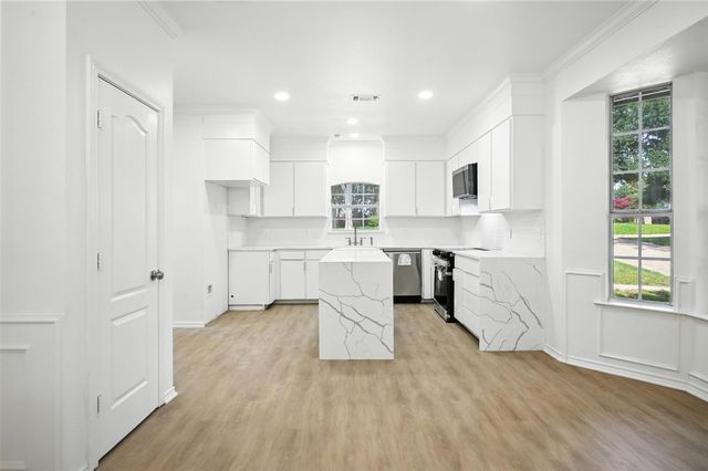 3719 Dahlia Drive, Grand Prairie, TX 75052