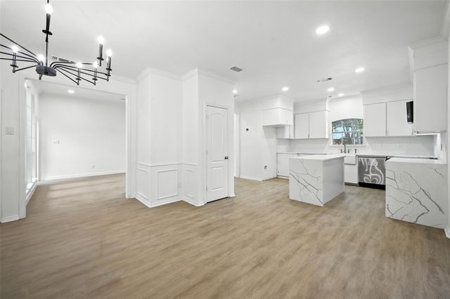3719 Dahlia Drive, Grand Prairie, TX 75052
