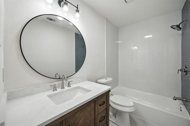 3719 Dahlia Drive, Grand Prairie, TX 75052