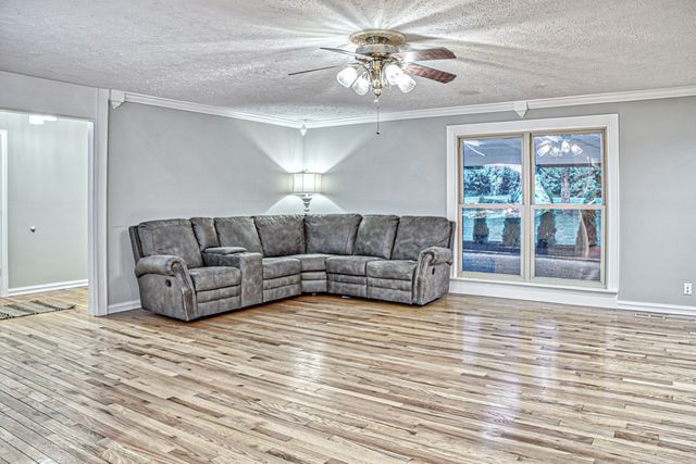 3847 Post Oak Cir, Cookeville, TN 38506