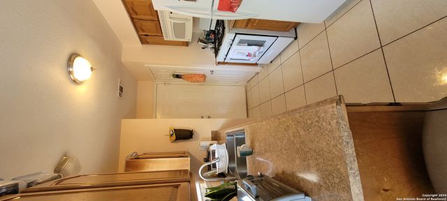 5810 WOODHILL, San Antonio, TX 78218