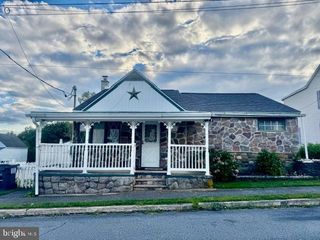 124 N RAILROAD AVE, Frackville, PA 17931