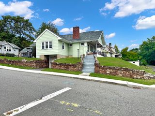 43 Woods Ave, Holyoke, MA 01040