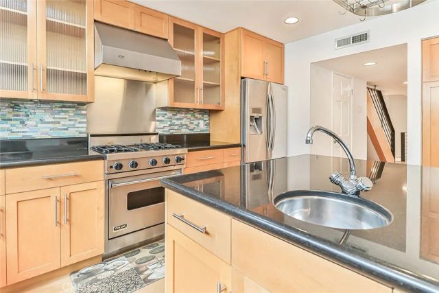 1115 19th, Santa Monica, CA 90403
