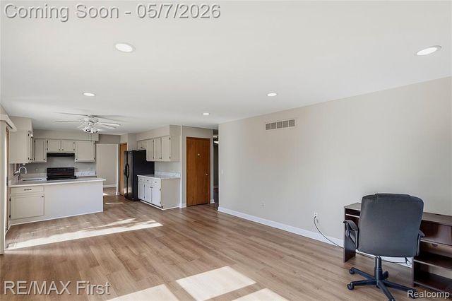 1800 Hillman Drive, Troy, MI 48083