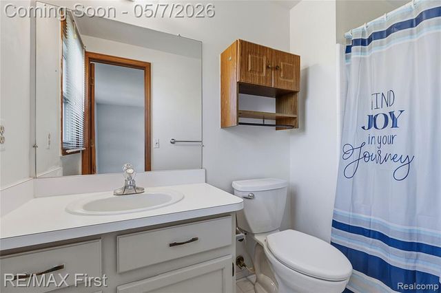 1800 Hillman Drive, Troy, MI 48083