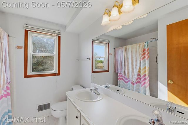 1800 Hillman Drive, Troy, MI 48083