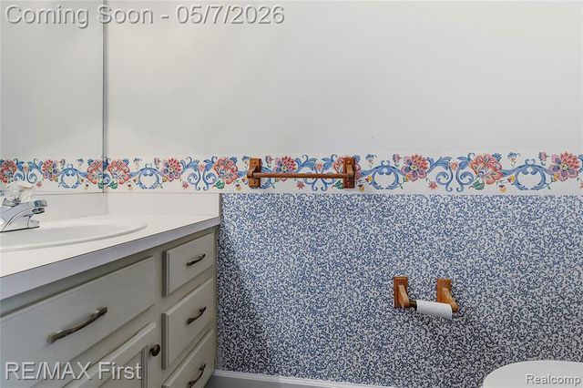1800 Hillman Drive, Troy, MI 48083