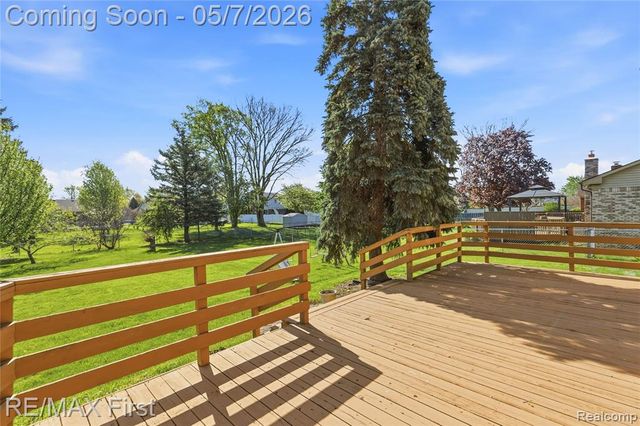 1800 Hillman Drive, Troy, MI 48083