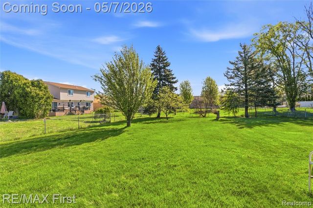 1800 Hillman Drive, Troy, MI 48083