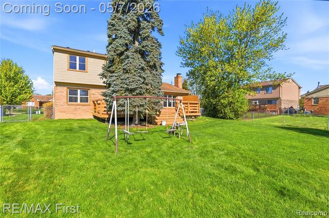 1800 Hillman Drive, Troy, MI 48083