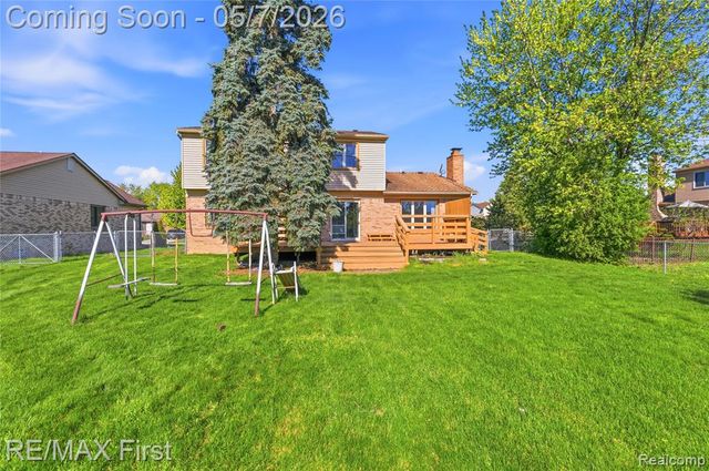 1800 Hillman Drive, Troy, MI 48083