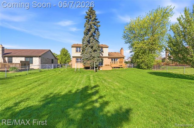 1800 Hillman Drive, Troy, MI 48083