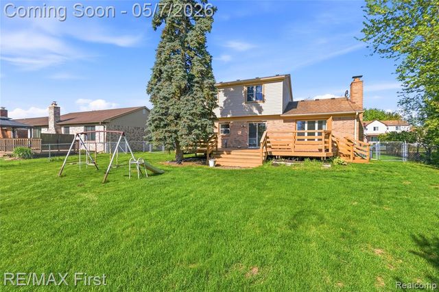1800 Hillman Drive, Troy, MI 48083
