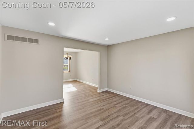 1800 Hillman Drive, Troy, MI 48083