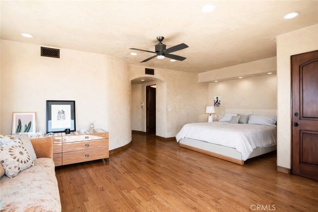 221 30th Street, Manhattan Beach, CA 90266
