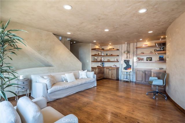 221 30th Street, Manhattan Beach, CA 90266